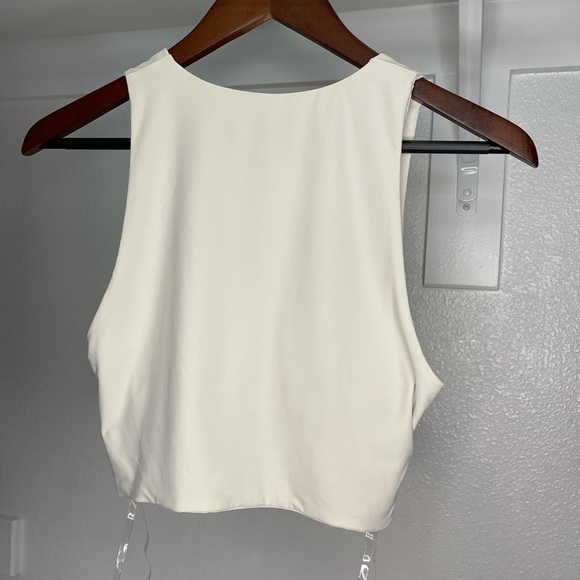 Meshki Skylar Croptop - Picture 2 of 5